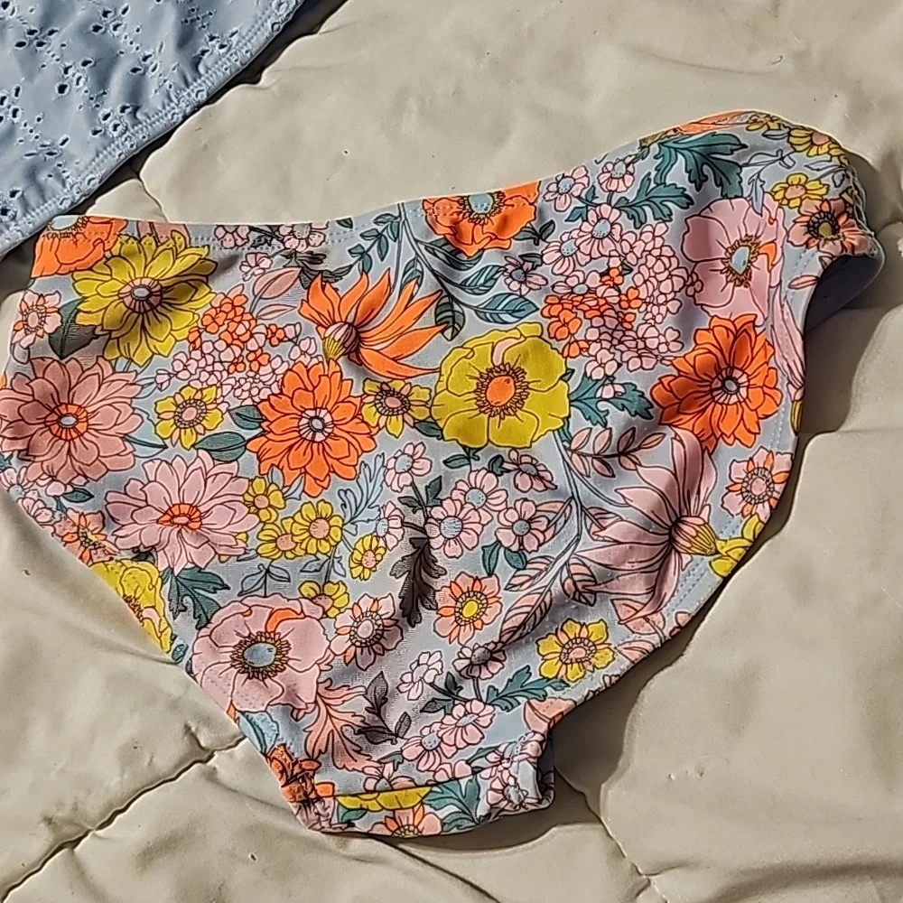 💙Girls youth Art Class 2 piece swimsuit. Sz 8.blue & multi Colored.Floral🧡